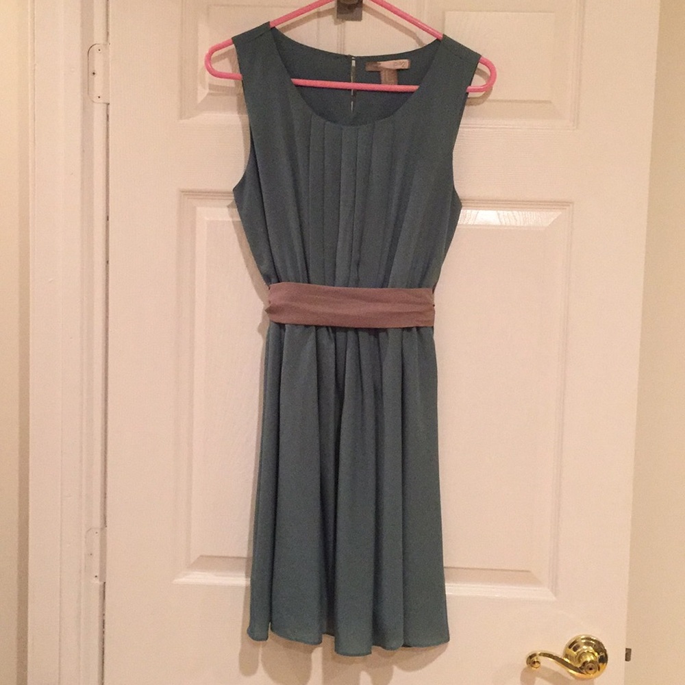 Forever 21 green and beige lined dress